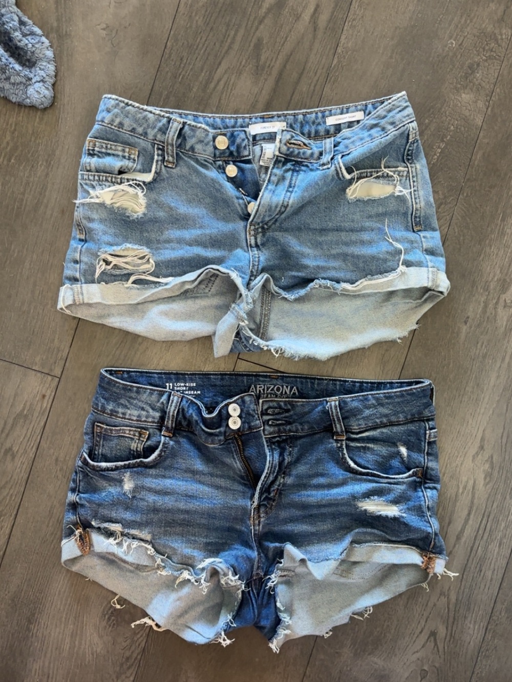 Arizona low rise Jean Light & Dark Blue Denim Shorts Duo,top one size 6